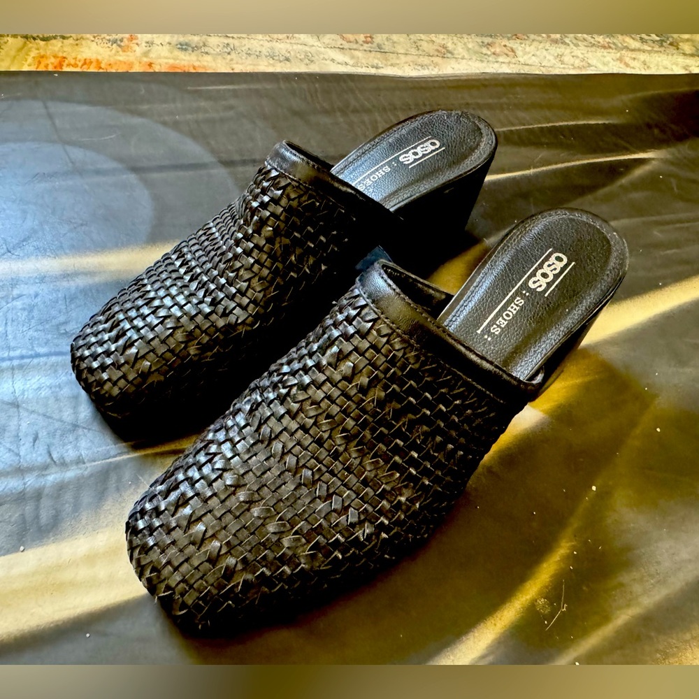 Leather mules